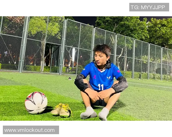 热爱足球明星的原因与他们对球迷生活的深远影响 热爱足球明星的原因与他们对球迷生活的深远影响