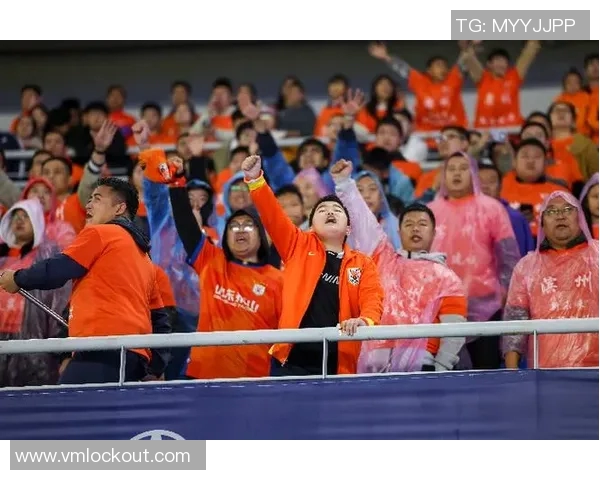 街头偶遇足球明星的精彩瞬间与球迷互动的温暖故事